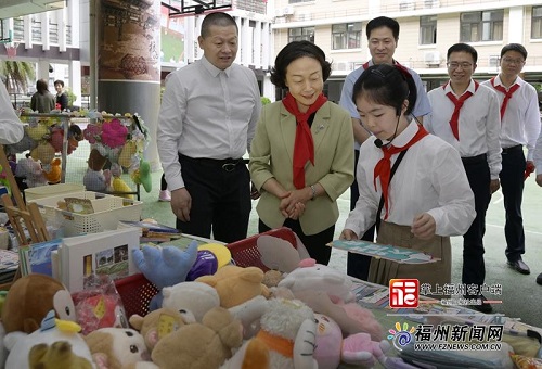 郭宁宁吴贤德“六一”前夕祝贺全市少年儿童节日快乐