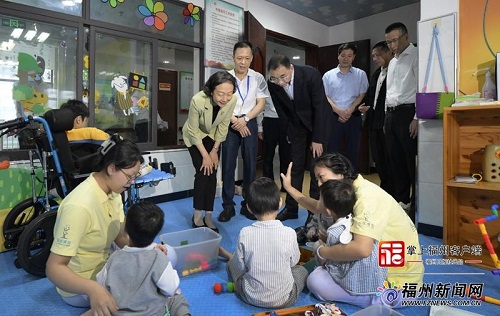 郭宁宁吴贤德“六一”前夕祝贺全市少年儿童节日快乐
