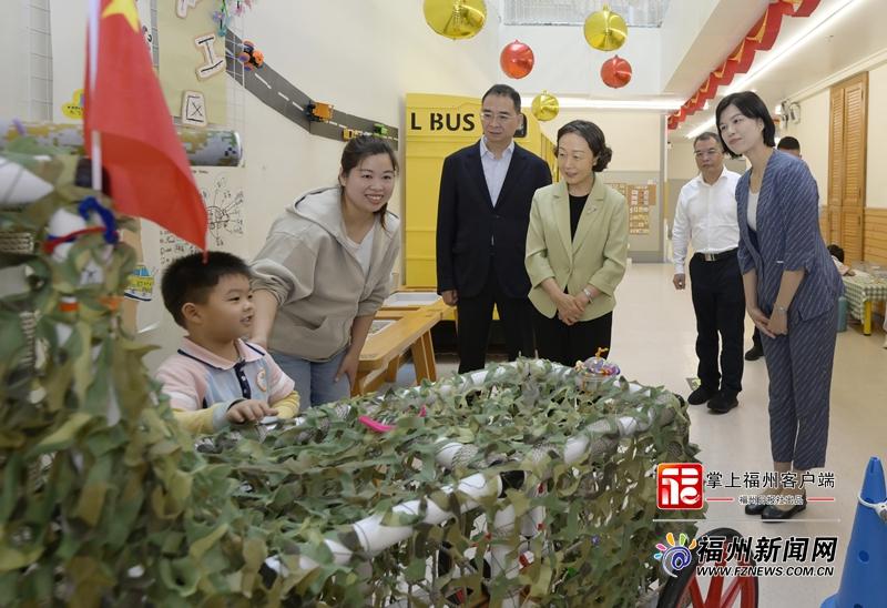 郭宁宁吴贤德“六一”前夕祝贺全市少年儿童节日快乐