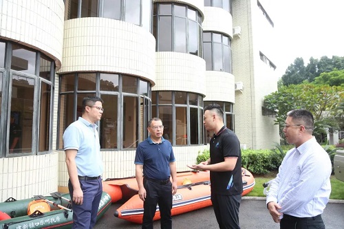 区主要领导到一线检查指导台风“康妮”防御工作