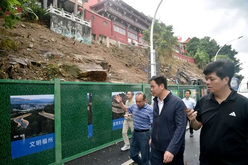 区主要领导到一线检查指导台风“康妮”防御工作