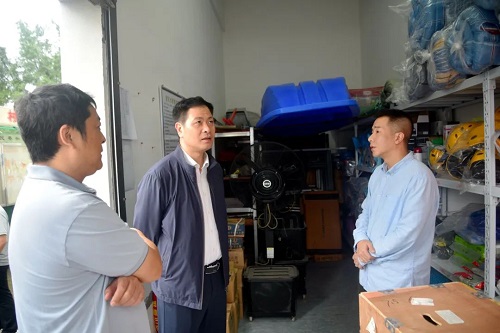区主要领导到一线检查指导台风“康妮”防御工作