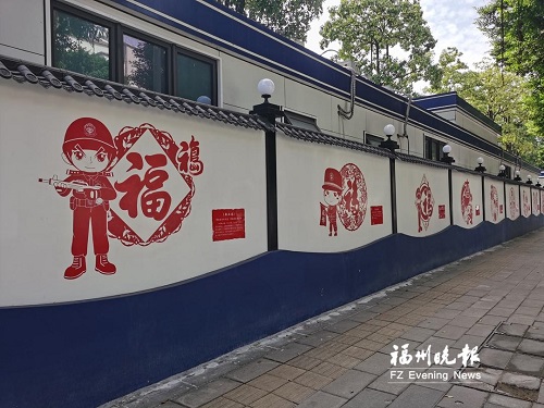 金山派出所彩绘“十警送十福”