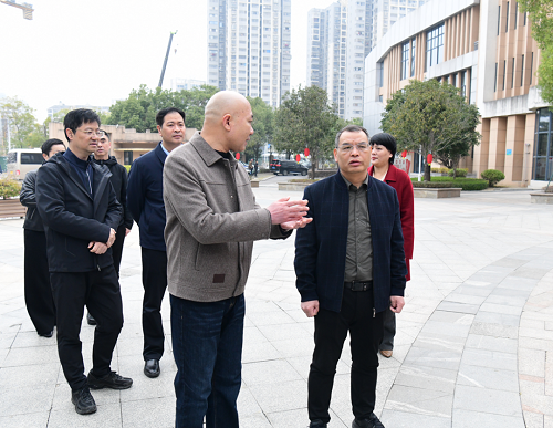 区主要领导检查春季开学及校园安全工作