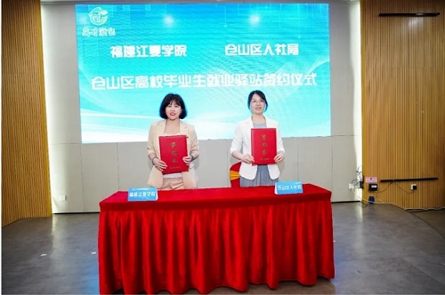 人大代表企业进校园，招聘会搭建就业“直通车”