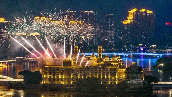 福州仓山： 烟花漫舞迎新年